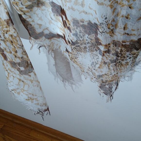 Brown marble wrap 72 by 56. Elegant, Fun, Warm - Picture 4 of 4